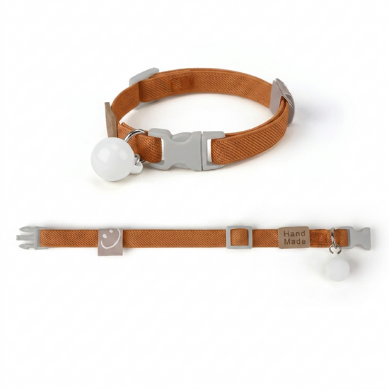 Collar elástico para gato café con cascabel y hebilla Petelier